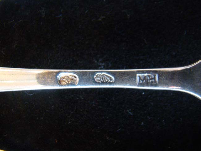 A fine and RARE set of eleven IRISH three-pronged sterling silver dessert forks by Michael Hewitson of Dublin circa 1725-1750 — image 3